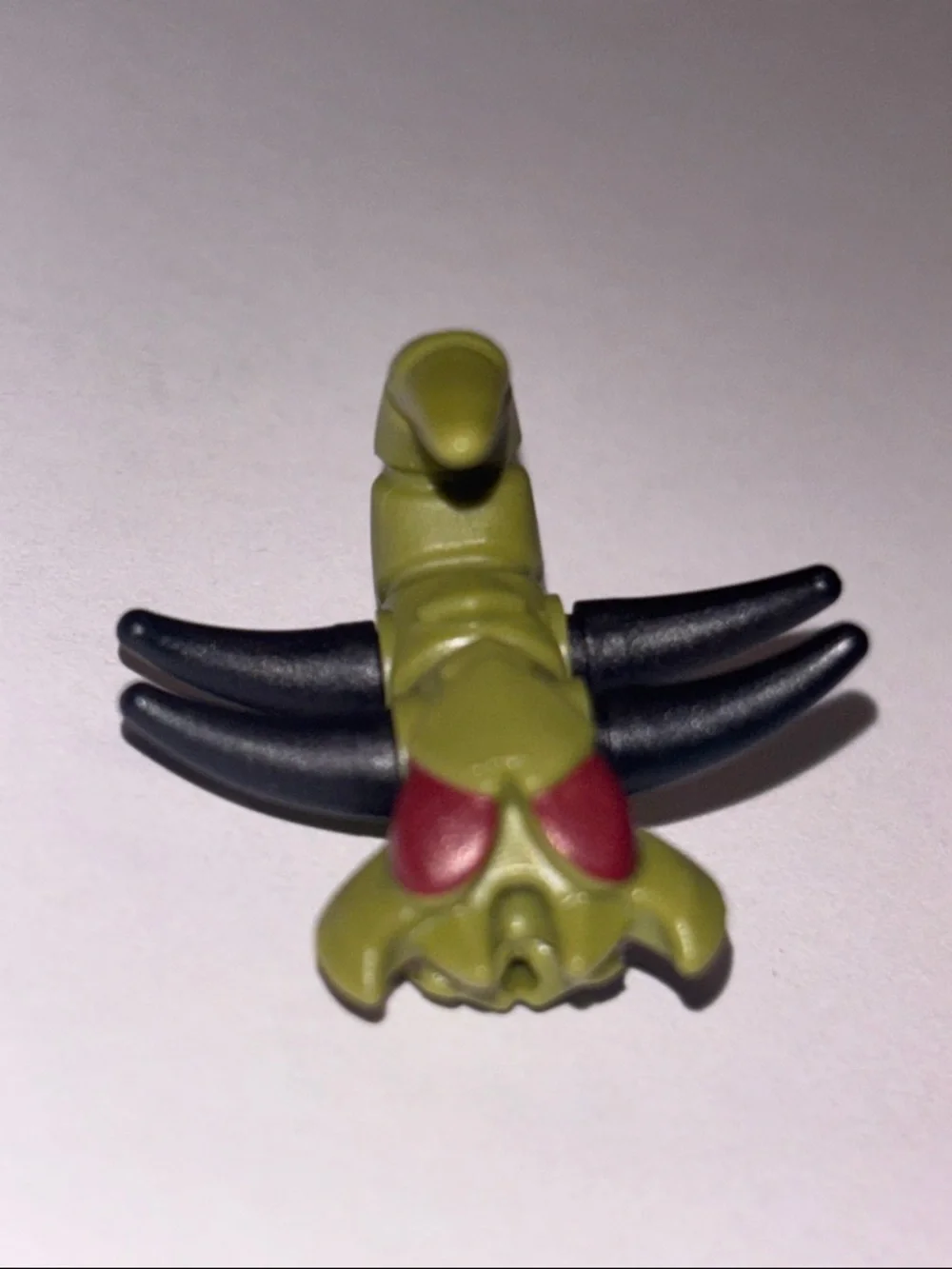 LEGO - Minifig, Animal - Insectoid w/ Wings, Dark Red Eyes - Olive Green